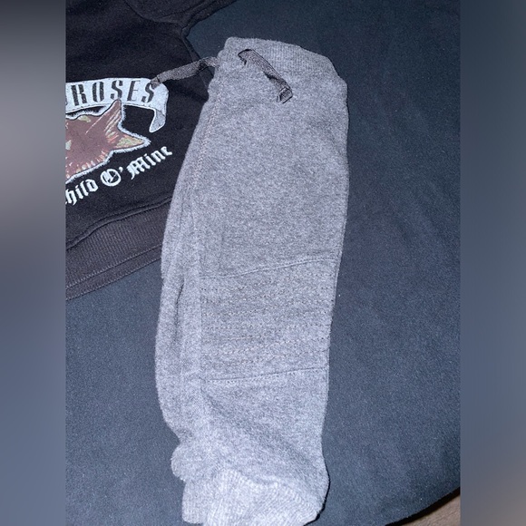 Baby 2pc Guns N' Roses Long Sleeve
Fleece Pullover and Jogger Set -Black - Picture 7 of 8